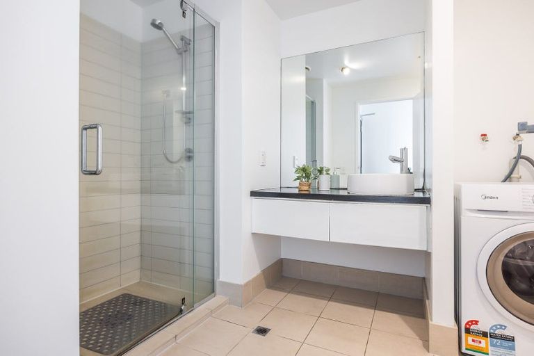 Photo of property in 6 Lancelot Road, Orewa, 0931