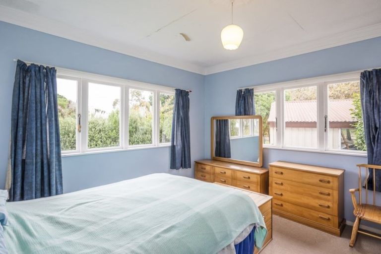 Photo of property in 11 Atarau Grove, Paraparaumu, 5032