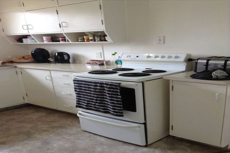 Photo of property in 28 Rena Place, West Harbour, Auckland, 0618