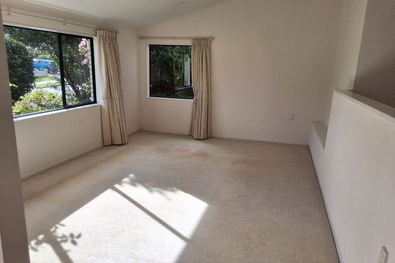 Photo of property in 53 Golfland Drive, Golflands, Auckland, 2013