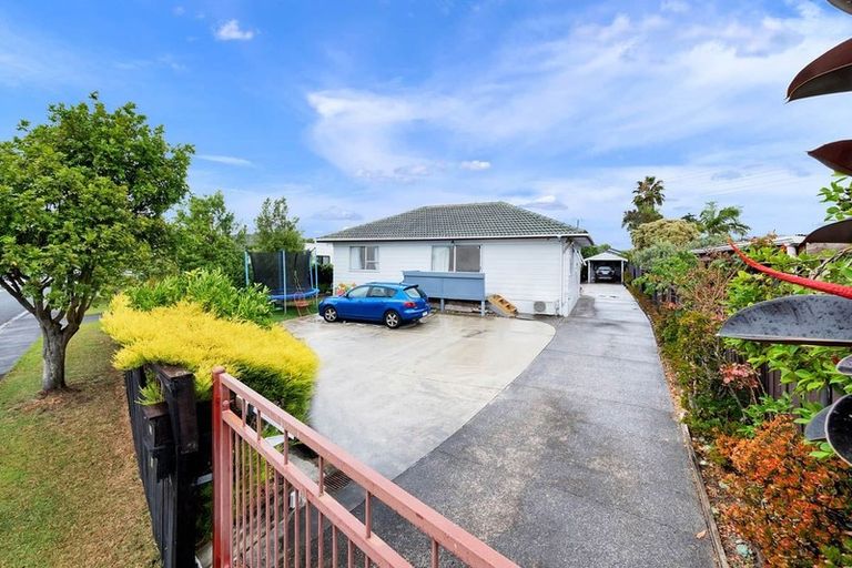 Photo of property in 2 Silverstone Place, Henderson, Auckland, 0612