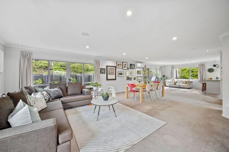 Photo of property in 31 Harrowglen Drive, Northcross, Auckland, 0632