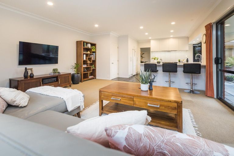 Photo of property in 15 Phoenix Avenue, Hokowhitu, Palmerston North, 4410