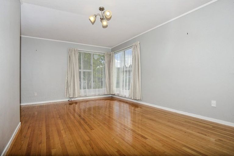 Photo of property in 60 Riverpark Crescent, Henderson, Auckland, 0610