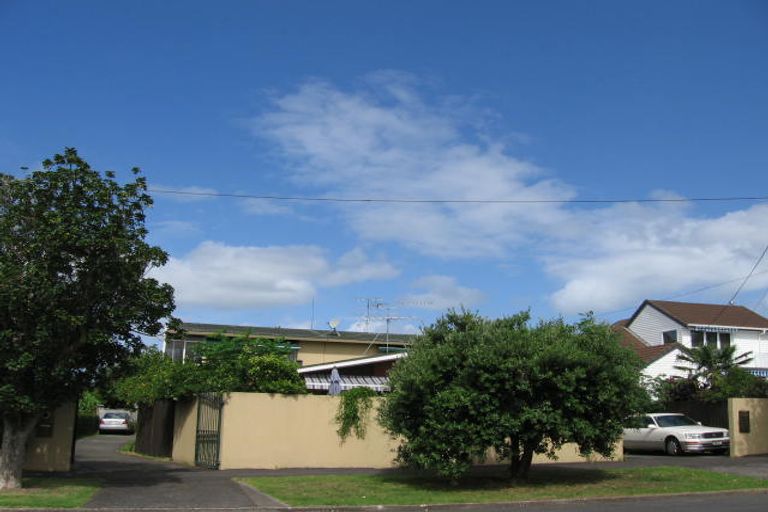 Photo of property in 1/3 Saltburn Road, Milford, Auckland, 0620