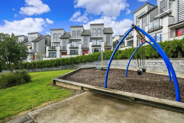 Photo of property in 52 Makamaka Lane, Albany Heights, Auckland, 0632