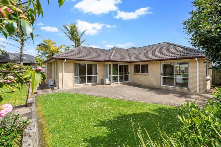Photo of property in 3 Borthwick Close, Flat Bush, Auckland, 2016