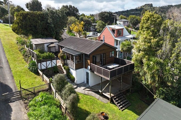 Photo of property in 11 East Street, Raglan, 3225