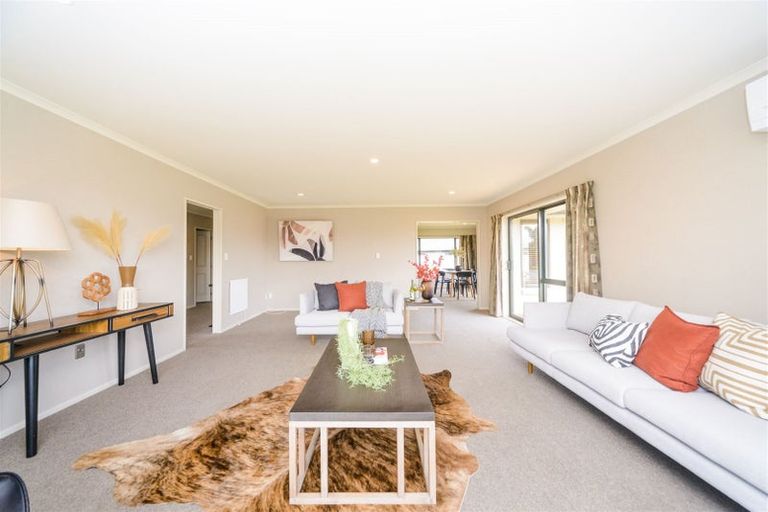 Photo of property in 2 Varsity Heights, Fitzherbert, Palmerston North, 4410