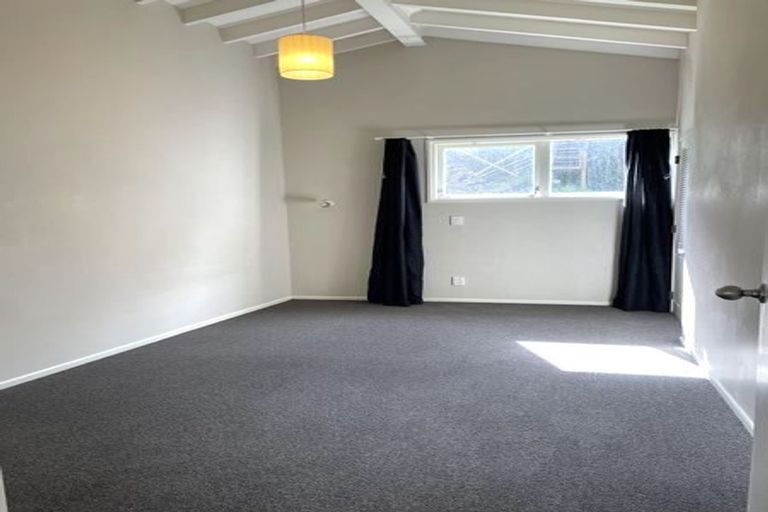 Photo of property in 62 Tio Tio Road, Miramar, Wellington, 6022