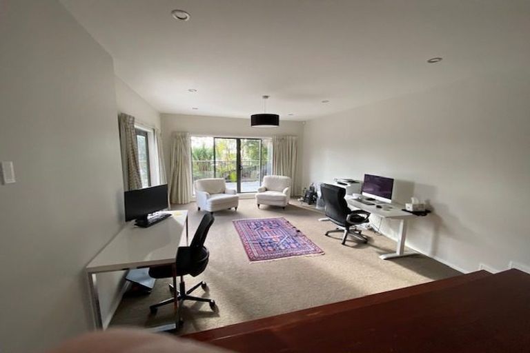 Photo of property in 1/86 Saddleback Rise, Murrays Bay, Auckland, 0630