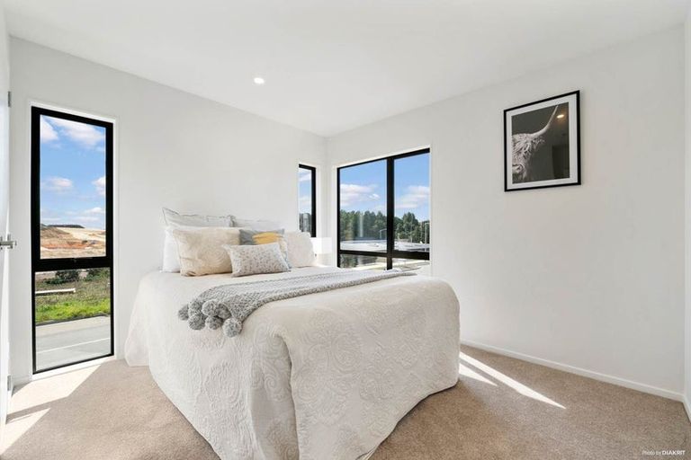 Photo of property in 14a Picturesque Drive, Flat Bush, Auckland, 2019