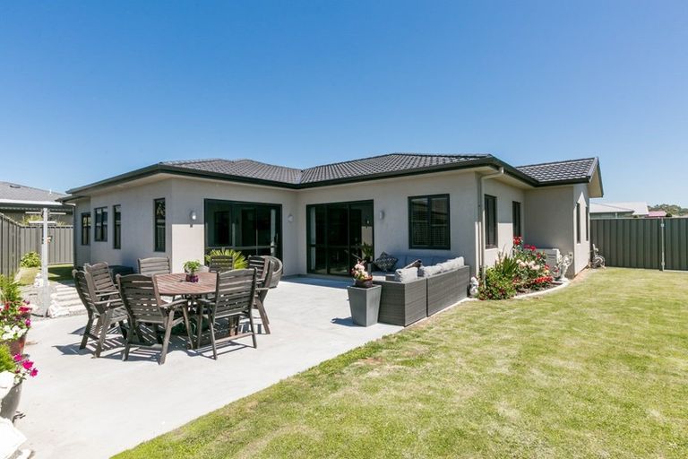 Photo of property in 15 Hawea Place, Poraiti, Napier, 4112