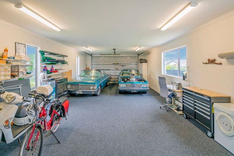 Photo of property in 20 Roseberry Place, Whitianga, 3510