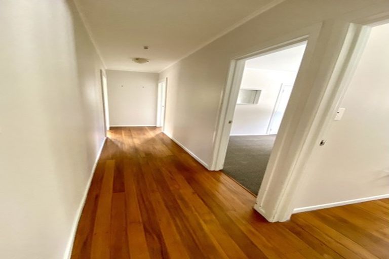 Photo of property in 1/71 Verran Road, Birkenhead, Auckland, 0626