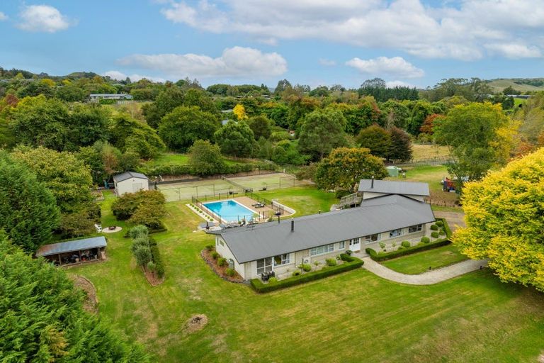Photo of property in 142 Gillespie Place, Acacia Bay, Taupo, 3385
