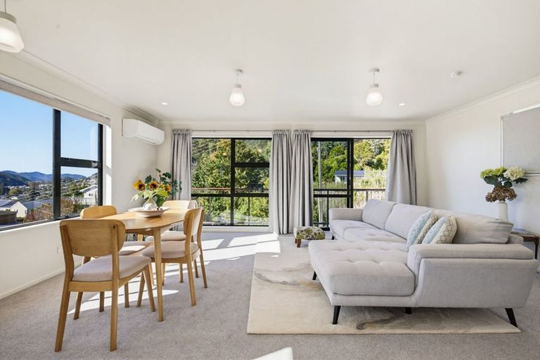 Photo of property in 11 Angle Street, Picton, 7220