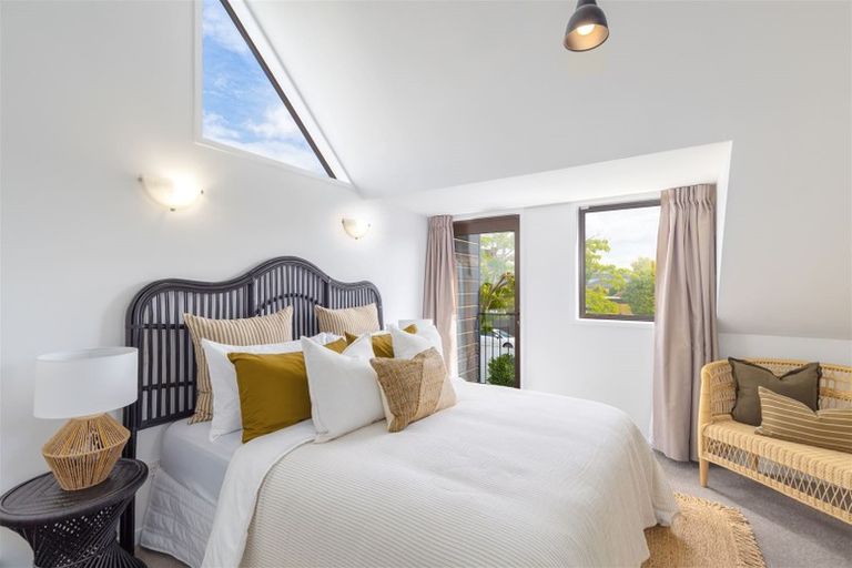 Photo of property in 92a Aikmans Road, Merivale, Christchurch, 8014