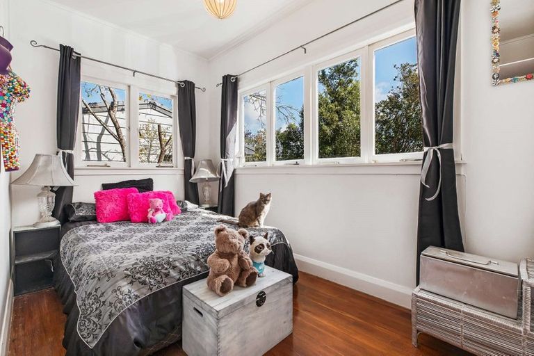 Photo of property in 6 Racecourse Road, Waiuku, 2123