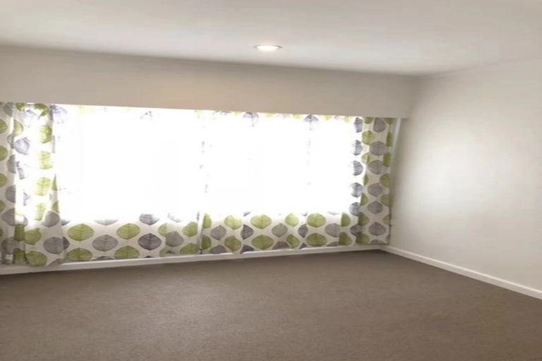Photo of property in 43 Bradbury Road, Botany Downs, Auckland, 2010