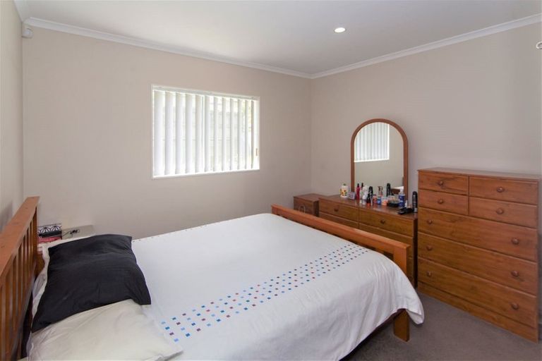 Photo of property in 16 Nirmal Place, Sunnyvale, Auckland, 0612