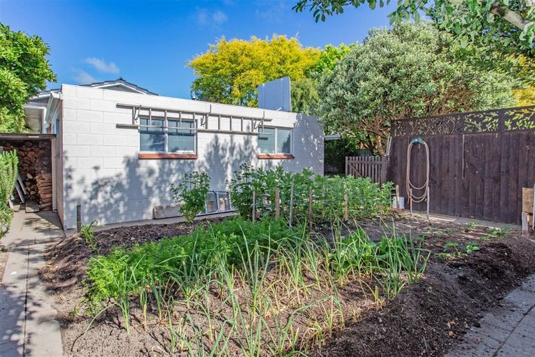 Photo of property in 6 Freebairn Street, Redwood, Christchurch, 8051