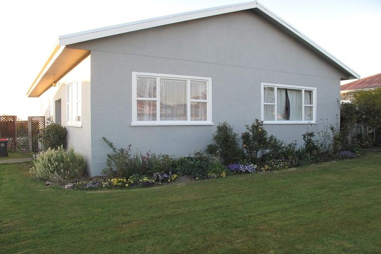 Photo of property in 15 Timaru Road, Waimate, 7924