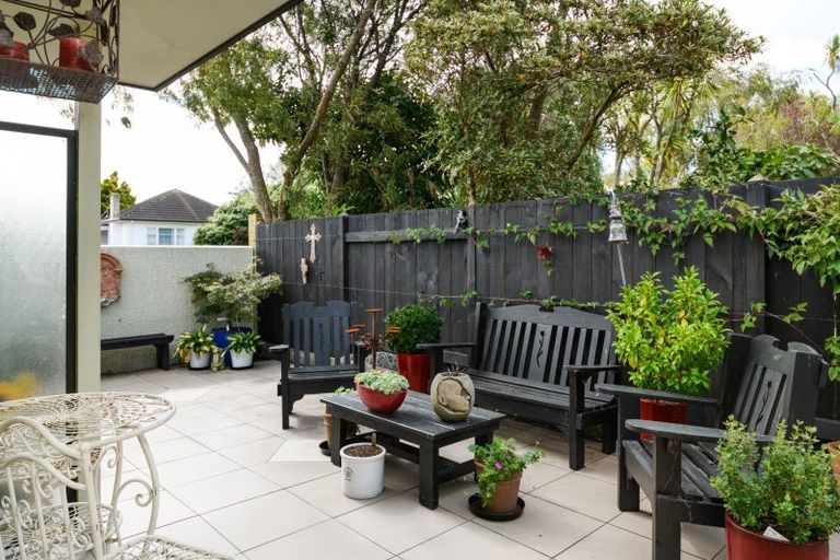 Photo of property in 18 Winston Avenue, Hokowhitu, Palmerston North, 4410