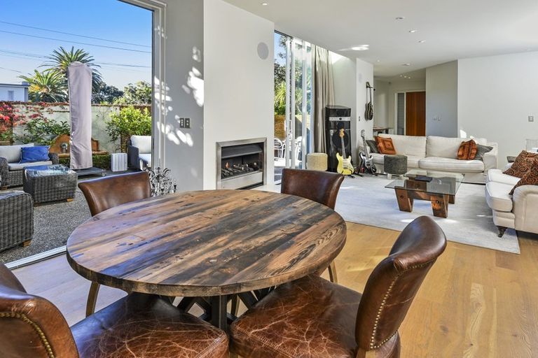 Photo of property in 8b Hauraki Road, Hauraki, Auckland, 0622