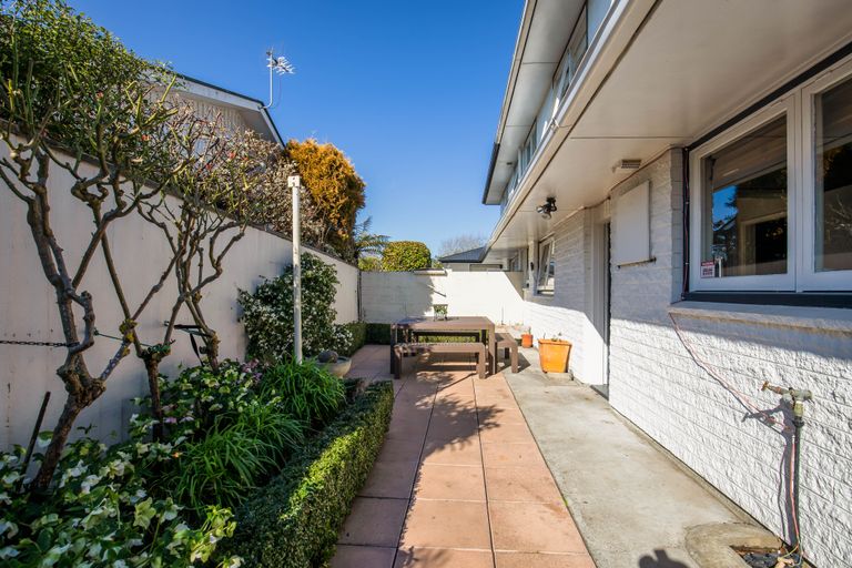 Photo of property in 1/19 Raxworthy Street, Ilam, Christchurch, 8041