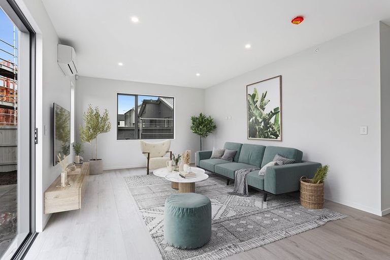 Photo of property in 5 Seafoam Road, Rosehill, Papakura, 2113