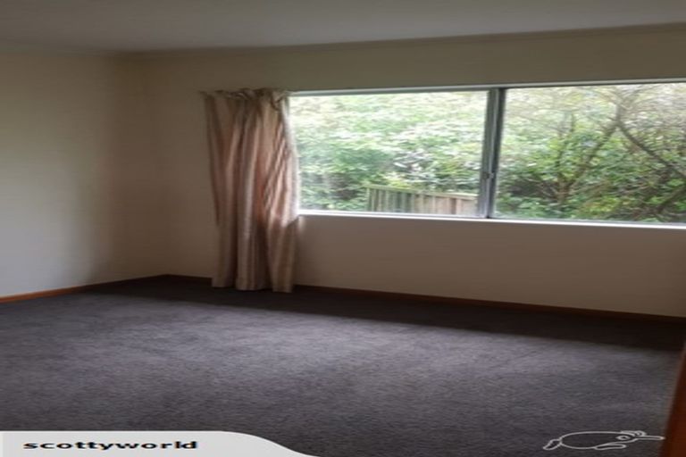 Photo of property in 2/4 Glanmire Road, Newlands, Wellington, 6037