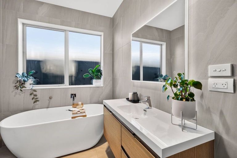 Photo of property in 7 Walter Ruddock Avenue, Kumeu, 0810