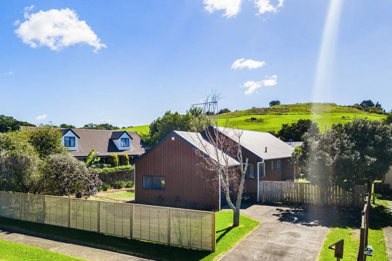 Photo of property in 45 Darren Crescent, Half Moon Bay, Auckland, 2012
