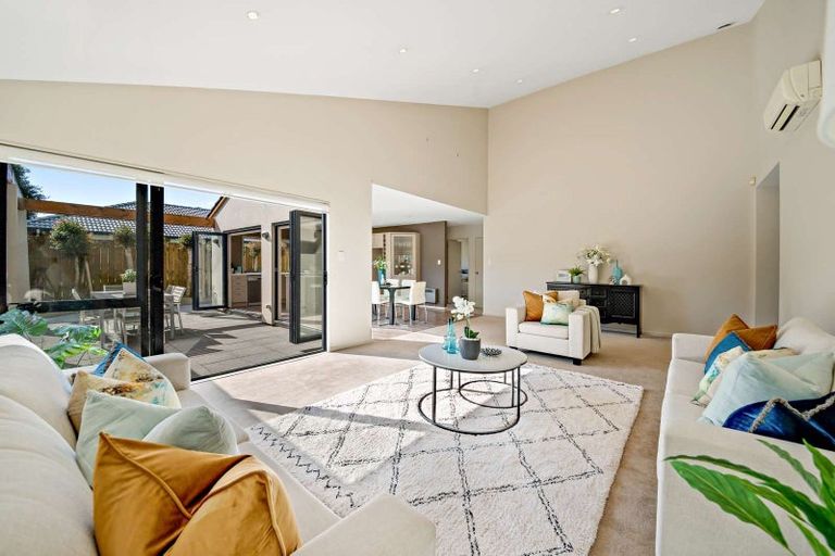 Photo of property in 25 Erne Crescent, East Tamaki, Auckland, 2016