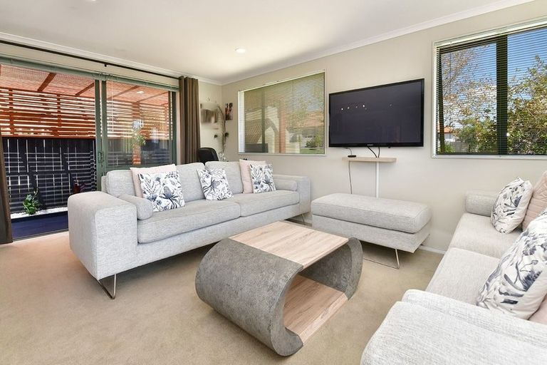 Photo of property in 11 Parkwood Crescent, Gulf Harbour, Whangaparaoa, 0930
