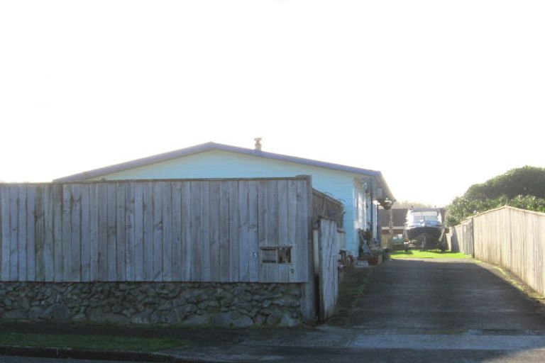 Photo of property in 5 Hodgkins Road, Waikanae Beach, Waikanae, 5036