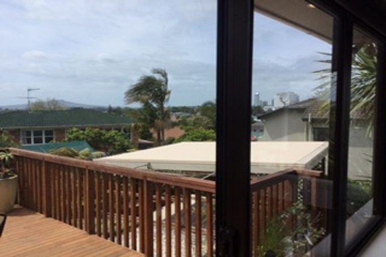 Photo of property in 43 Forrest Hill Road, Milford, Auckland, 0620