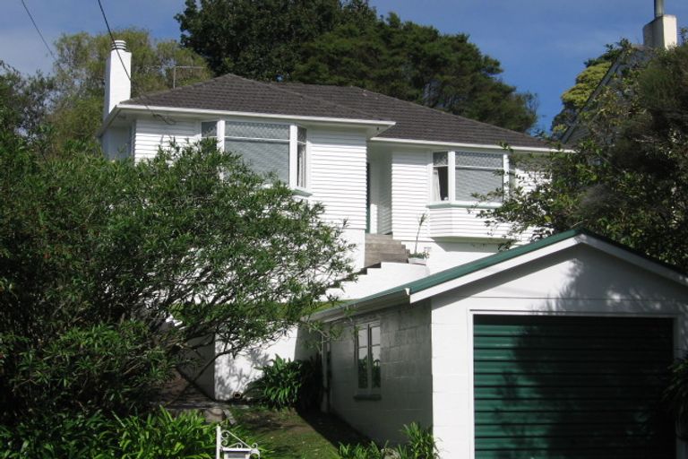 Photo of property in 62 Derwent Crescent, Titirangi, Auckland, 0604