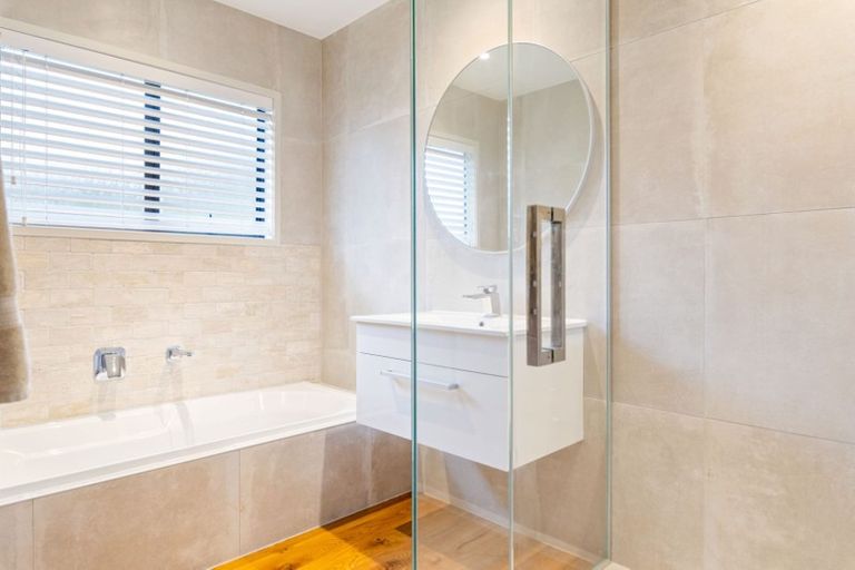 Photo of property in 32a Duncansby Road, Stanmore Bay, Whangaparaoa, 0932