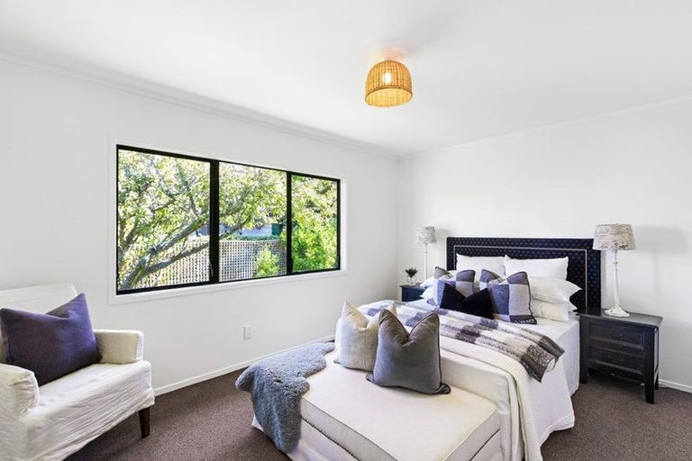 Photo of property in 45 Darren Crescent, Half Moon Bay, Auckland, 2012