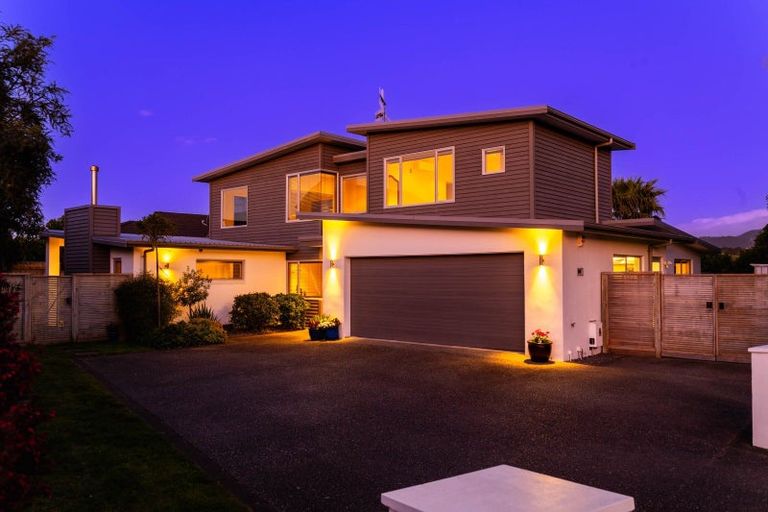 Photo of property in 8 Metzenthin Close, Raumati South, Paraparaumu, 5032