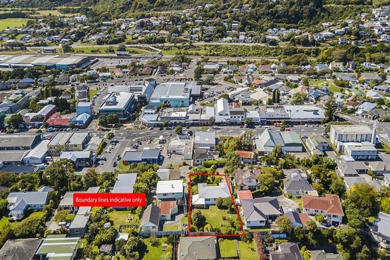 Photo of property in 7 Rewa Terrace, Tawa, Wellington, 5028