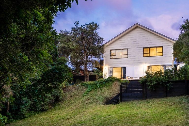 Photo of property in 50 Dale Road, Raumati South, Paraparaumu, 5032