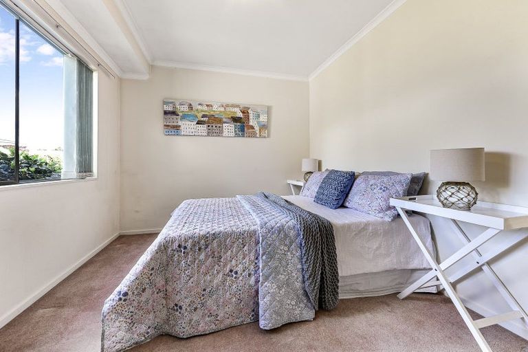 Photo of property in 2/38 Sandwich Road, St Andrews, Hamilton, 3200