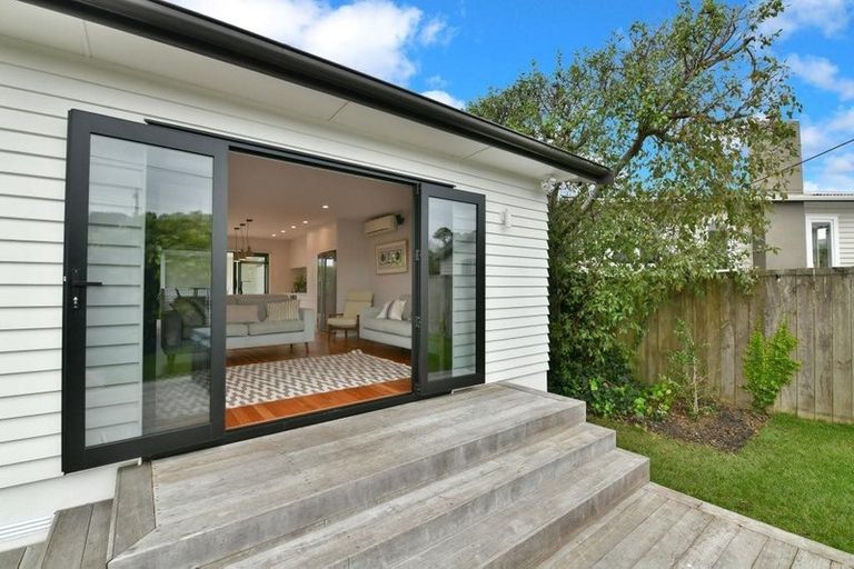 Photo of property in 1/49 Roseberry Avenue, Birkenhead, Auckland, 0626