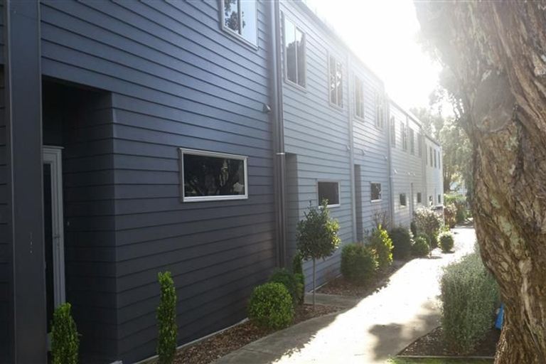 Photo of property in The Strand, 4/16 Ronald Street, Strandon, New Plymouth, 4312