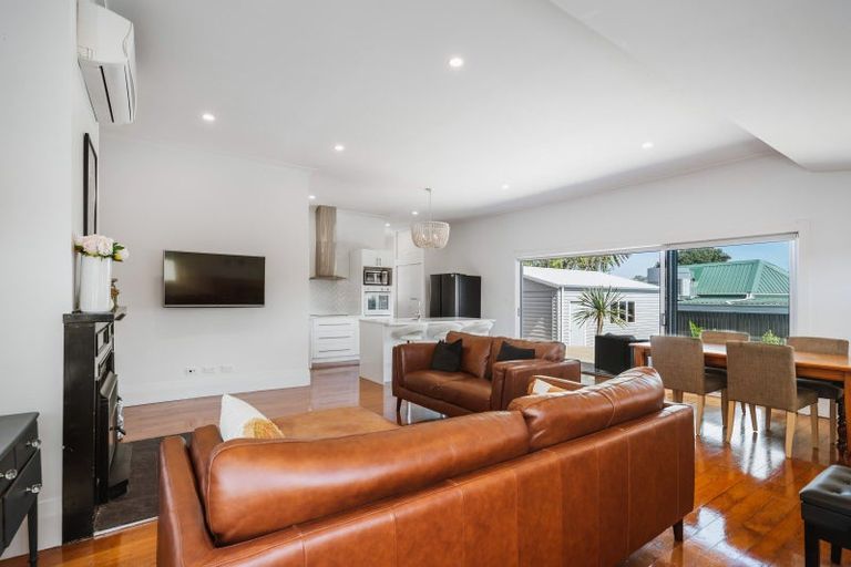 Photo of property in 16 Wolfe Street, Regent, Whangarei, 0112
