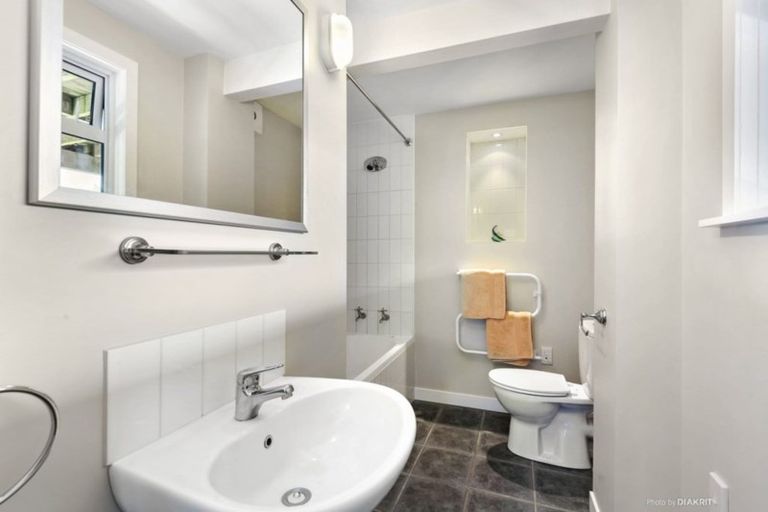 Photo of property in 141 Nevay Road, Miramar, Wellington, 6022