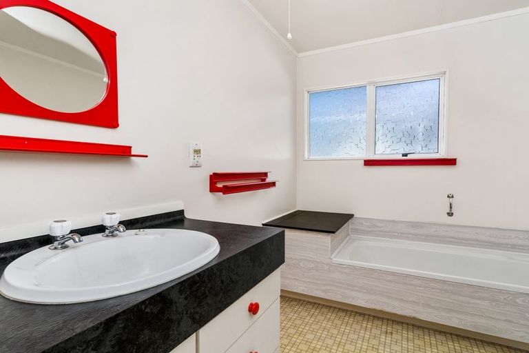 Photo of property in 16 Kenrigg Road East, Kinloch, Taupo, 3377